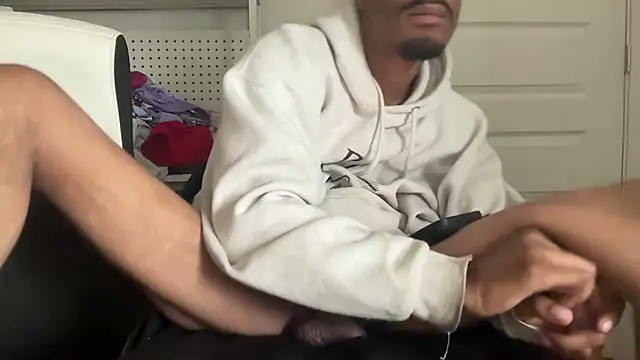 Snapshot of trueking01 chatting on 10/23/25, 07:34 trueking01 online show from 10/23/25, 07:34