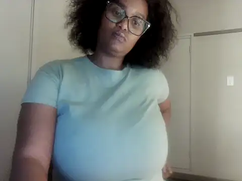 Snapshot of Charlie-Crawford chatting on 10/13/25, 04:29 Charlie-Crawford online show from 10/13/25, 04:29