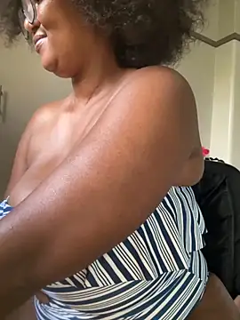 Snapshot of Charlie-Crawford chatting on 11/15/25, 05:27 Charlie-Crawford online show from 11/15/25, 05:27