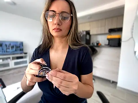 Snapshot of Anny_Moore09 chatting on 09/17/25, 02:52 Anny Moore09 online show from 09/17/25, 02:52