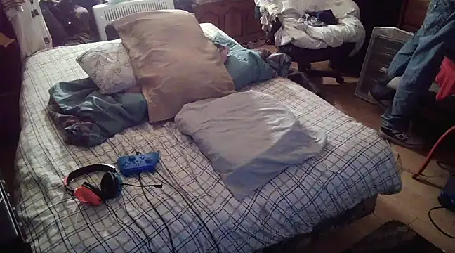 Snapshot of xxxTony999 chatting on 03/04/25, 07:54 xxxTony999 online show from 03/04/25, 07:54