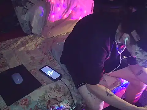 Snapshot of xxxTony999 chatting on 03/10/25, 04:28 xxxTony999 online show from 03/10/25, 04:28