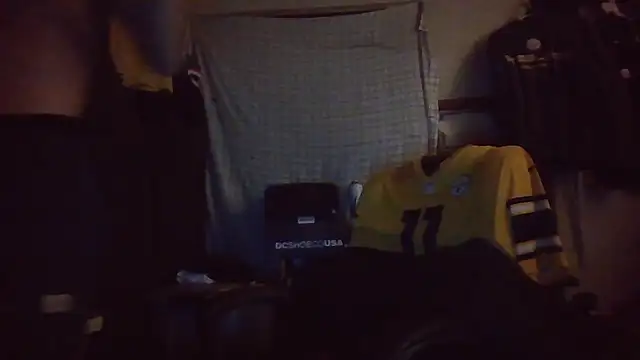 Snapshot of xxxTony999 chatting on 09/21/25, 08:27 xxxTony999 online show from 09/21/25, 08:27