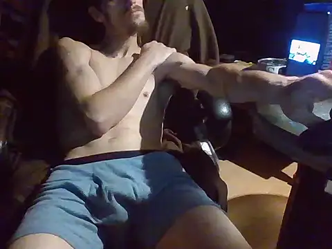 Snapshot of xxxTony999 chatting on 10/25/25, 12:13 xxxTony999 online show from 10/25/25, 12:13