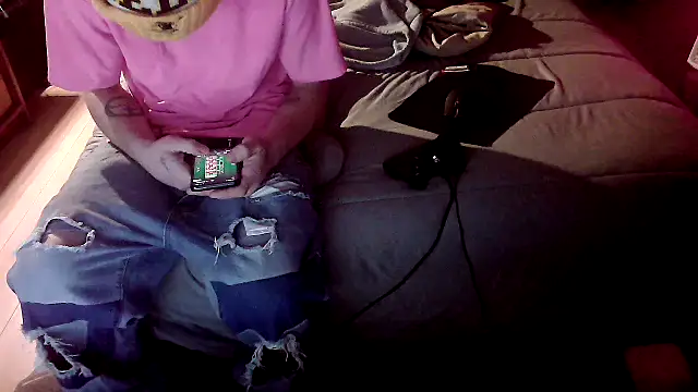 Snapshot of xxxTony999 chatting on 11/12/25, 06:58 xxxTony999 online show from 11/12/25, 06:58