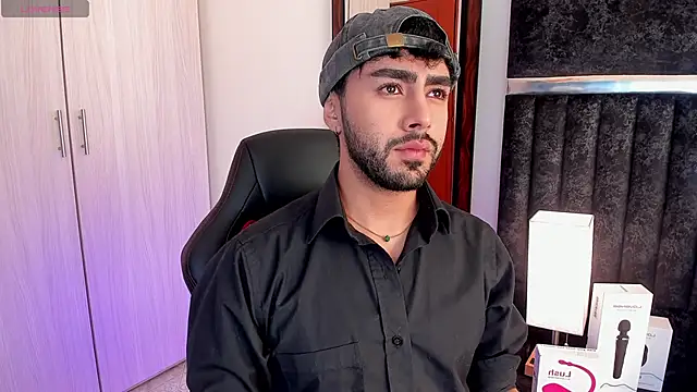 ItsMeEros online show from 01/29/25, 09:39