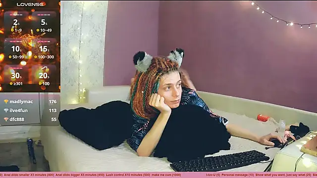 Littlepinkcat online show from 12/31/24, 03:01