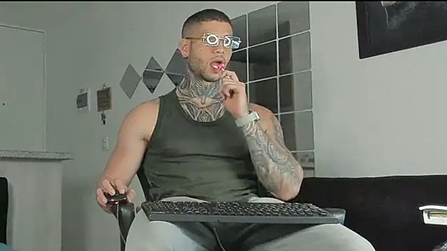  jamesleandros1 online show from 02/20/25, 05:33