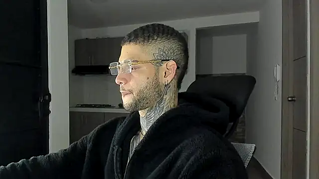  jamesleandros1 online show from 09/10/25, 12:43