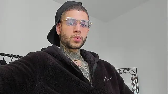  jamesleandros1 online show from 10/08/25, 07:44