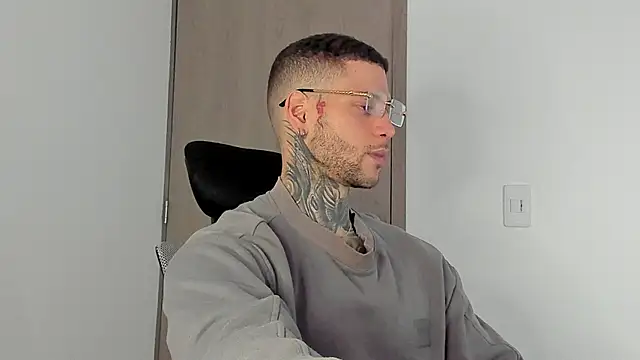  jamesleandros1 online show from 01/15/26, 12:10