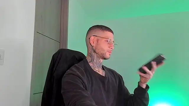  jamesleandros1 online show from 03/27/26, 01:44