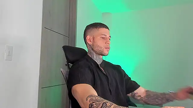  jamesleandros1 online show from 04/21/26, 02:51