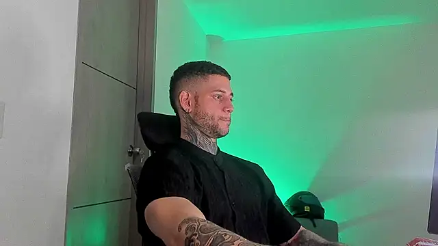  jamesleandros1 online show from 06/01/26, 03:52
