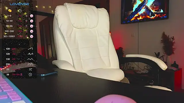 Snapshot of Juliette_Sunshine chatting on 02/07/25, 09:58 Juliette Sunshine online show from 02/07/25, 09:58