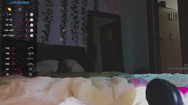 Snapshot of Juliette_Sunshine chatting on 03/21/25, 08:40 Juliette Sunshine online show from 03/21/25, 08:40