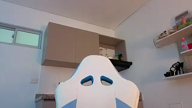 Snapshot of PIA_STONE chatting on 11/24/25, 07:57 PIA STONE online show from 11/24/25, 07:57