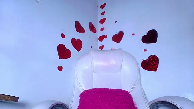 Snapshot of naomi_kyse chatting on 02/08/25, 09:13 naomi kyse online show from 02/08/25, 09:13