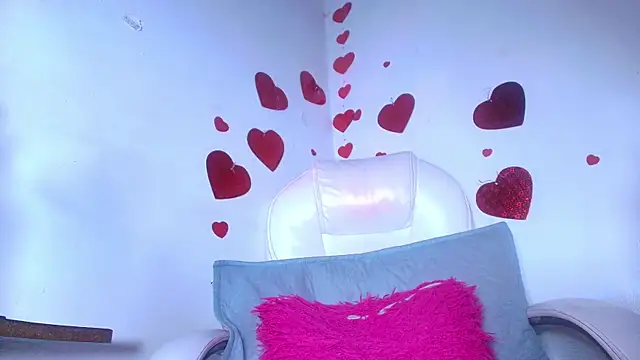 Snapshot of naomi_kyse chatting on 02/13/25, 09:30 naomi kyse online show from 02/13/25, 09:30