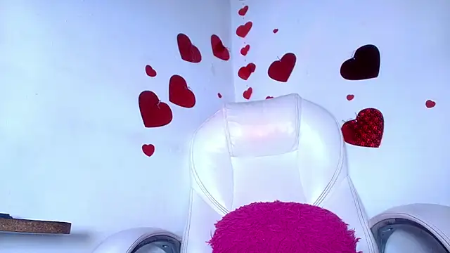 Snapshot of naomi_kyse chatting on 02/20/25, 06:06 naomi kyse online show from 02/20/25, 06:06