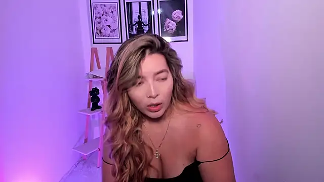 Snapshot of sofihill01 chatting on 10/04/25, 09:02 sofihill01 online show from 10/04/25, 09:02