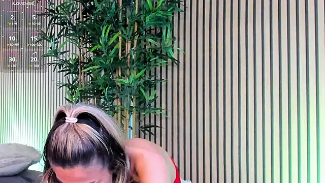 Snapshot of Avril_Cyrus chatting on 03/20/25, 02:53 Avril Cyrus online show from 03/20/25, 02:53