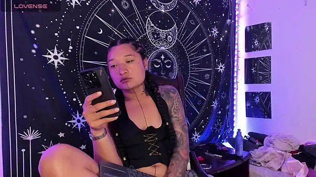 Snapshot of Eva_Lee_ chatting on 10/10/25, 07:40 Eva Lee online show from 10/10/25, 07:40