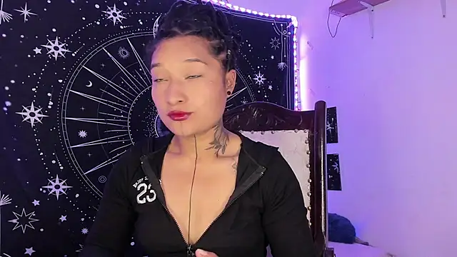 Snapshot of Eva_Lee_ chatting on 11/22/25, 08:35 Eva Lee online show from 11/22/25, 08:35