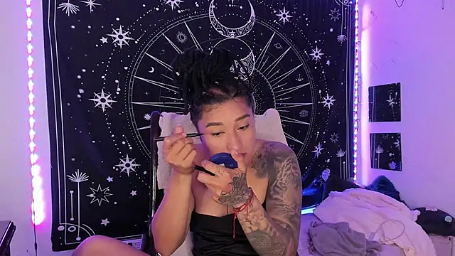 Eva Lee  online show from 11/25/25, 07:19