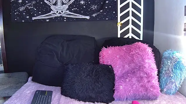 EvangelineCors online show from 03/15/25, 06:10