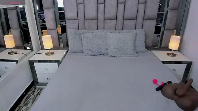 EMMAHILL1 online show from 10/05/25, 12:58