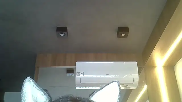 Skinny-Kitten online show from 10/13/25, 04:51