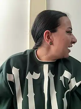 Abril Luv online show from 02/04/26, 01:28