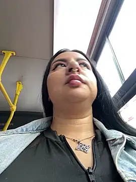 Abril Luv online show from 04/10/26, 12:10