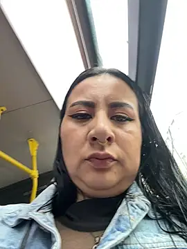 Snapshot of Abril_Luv chatting on 04/17/26, 11:57 Abril Luv online show from 04/17/26, 11:57