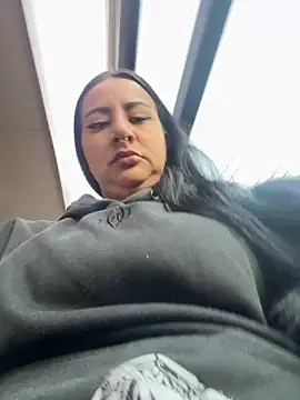 Snapshot of Abril_Luv chatting on 04/18/26, 11:14 Abril Luv online show from 04/18/26, 11:14