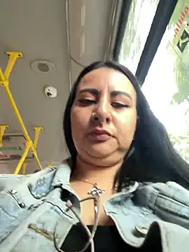 Snapshot of Abril_Luv chatting on 04/21/26, 12:22 Abril Luv online show from 04/21/26, 12:22