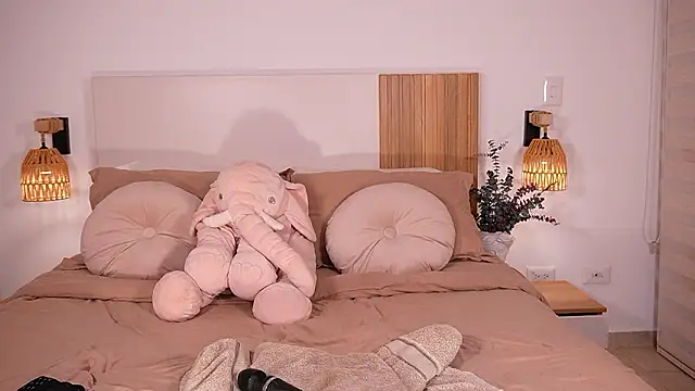 wandathompson  online show from 02/16/26, 11:06