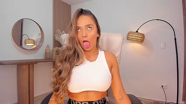 wandathompson  online show from 03/28/26, 10:04