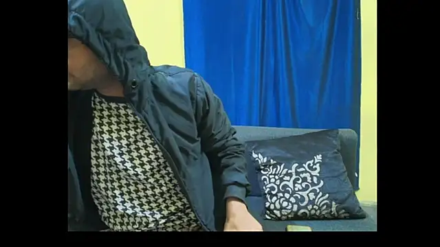 Snapshot of Cute_boy2000 chatting on 11/25/25, 12:32 Cute boy2000 online show from 11/25/25, 12:32