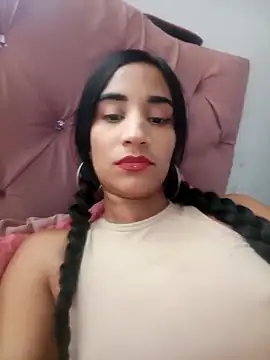 Snapshot of _nathaly_sweet chatting on 10/15/25, 05:24 nathaly sweet online show from 10/15/25, 05:24