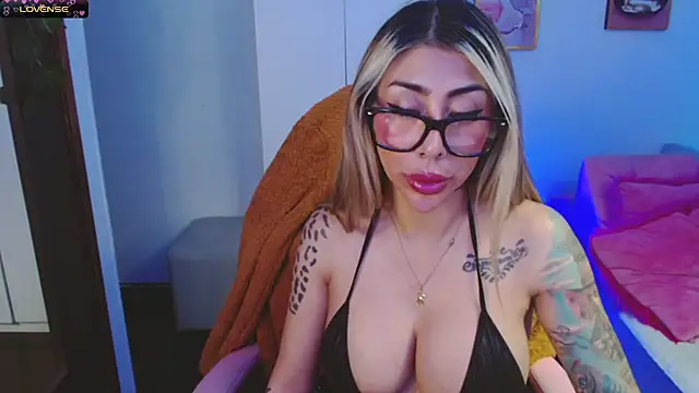 Martina Dash online show from 03/20/25, 12:30