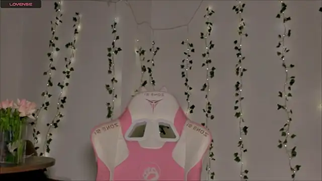 Amelia Lein online show from 12/01/25, 12:15