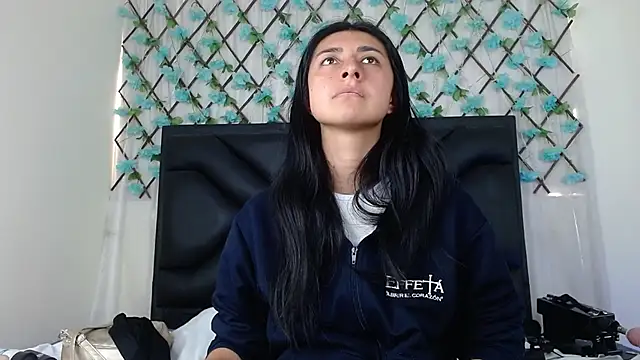 EmmaWilliamss online show from 11/16/25, 04:34