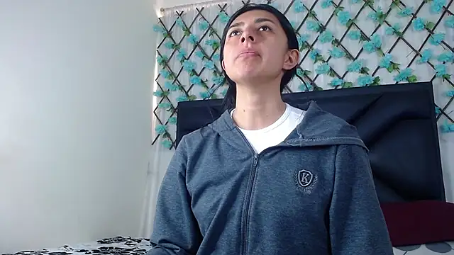 Snapshot of EmmaWilliamss chatting on 01/10/26, 03:47 EmmaWilliamss online show from 01/10/26, 03:47