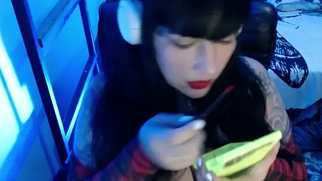 Snapshot of VampGirl1 chatting on 02/04/25, 12:08 VampGirl1 online show from 02/04/25, 12:08