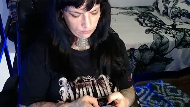 Snapshot of VampGirl1 chatting on 02/14/25, 01:02 VampGirl1 online show from 02/14/25, 01:02