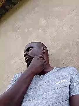 Snapshot of Leebwoy20 chatting on 10/31/25, 11:00 Leebwoy20 online show from 10/31/25, 11:00