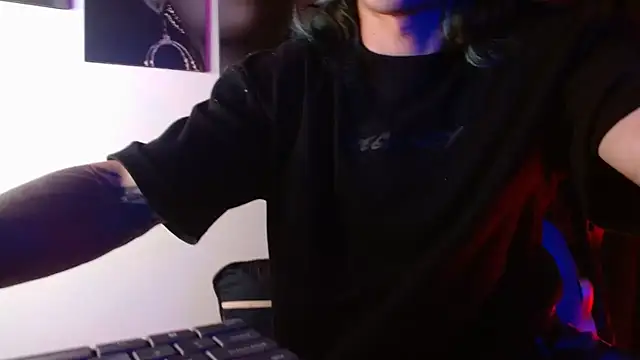 AlbertBernal69 online show from 11/28/25, 04:26