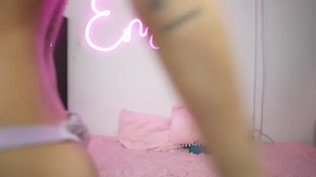 Snapshot of emily_smittt chatting on 01/14/25, 12:11 emily smittt online show from 01/14/25, 12:11